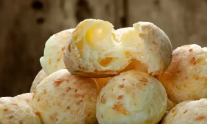 PAO-DE-QUEIJO-NA-AIRFRYER-1.webp